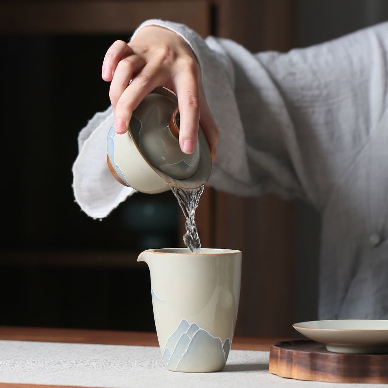 Embossed Far Mountain Cover Bowl - Elevate Your Tea Experience with Serenity and Style